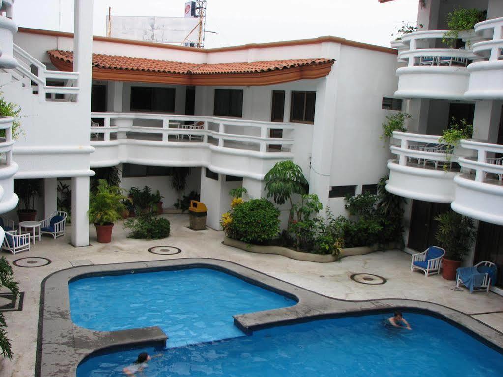 Hotel Y Suites Plaza Manzanillo Kültér fotó