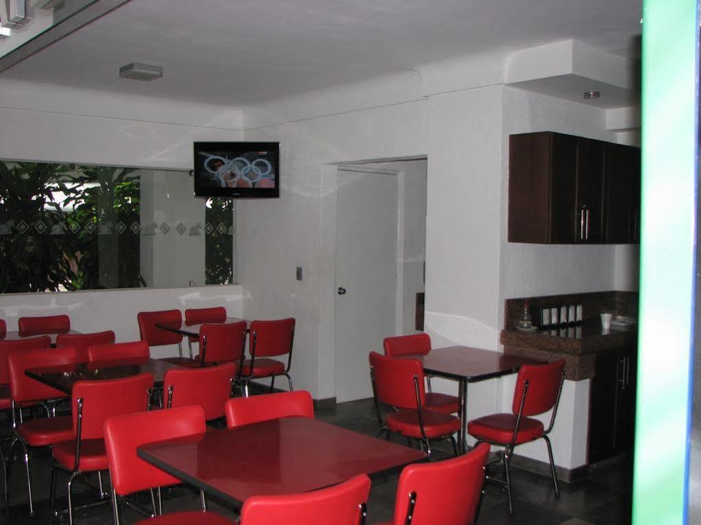 Hotel Y Suites Plaza Manzanillo Kültér fotó