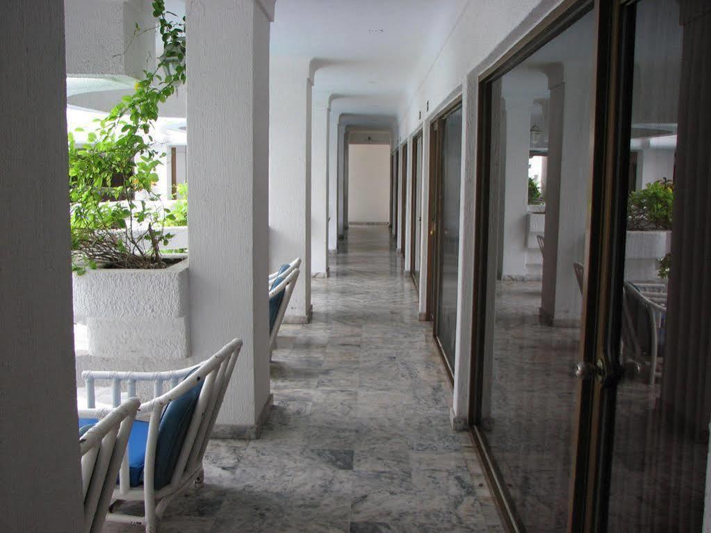 Hotel Y Suites Plaza Manzanillo Kültér fotó