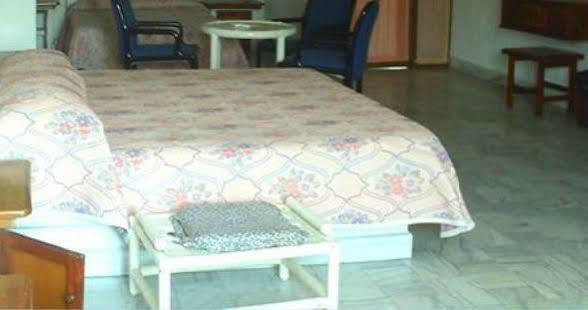 Hotel Y Suites Plaza Manzanillo Kültér fotó